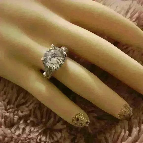 Elegant Silver Women's Ring - Picture 7 of 13